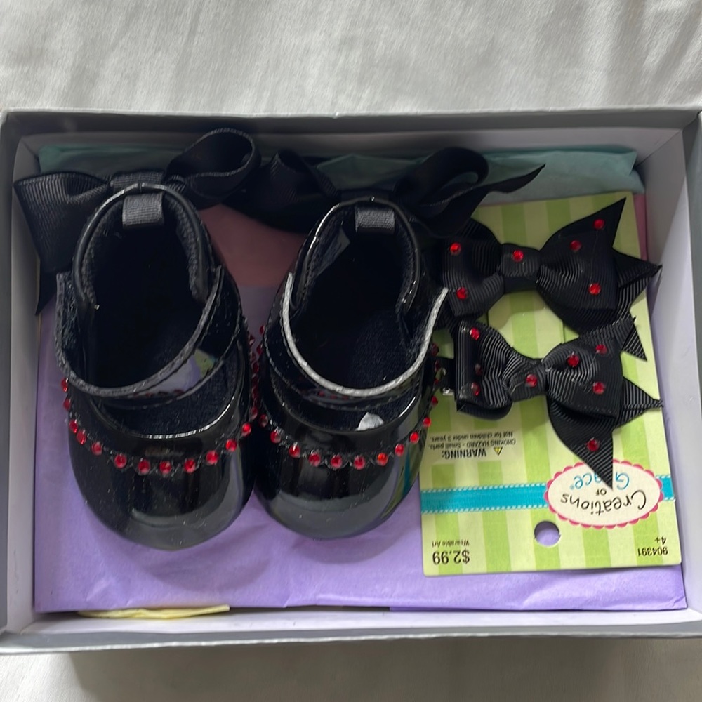 Customer shoes an bows